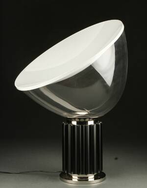 Achille Castigloni og Pier Giacomo Castiglioni for Flos. Bordlampe model Taccia