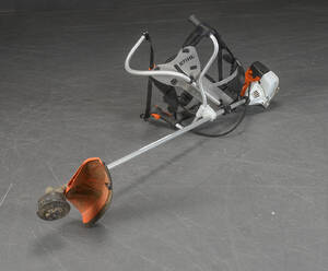 M5820 - STIHL Kratrydder FS 131 med bæresele.
