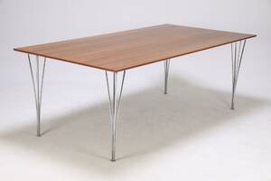 Piet HeinBruno Mathsson for Fritz Hansen Firkantet bord med palisander fineret plade, spændben af stål