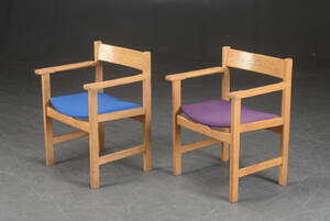 Hans J. Wegner for Getama. To armstole af egetræ 2