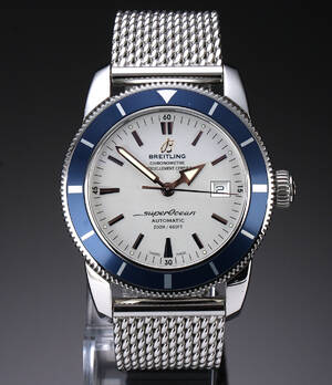 Breitling Superocean Heritage. Herreur i stål med sølvfarvet skive - cert. 2017