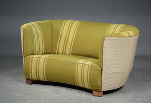 Dansk snedkermester. Sofa i krum form bananformet sofa, ca. 1940erne