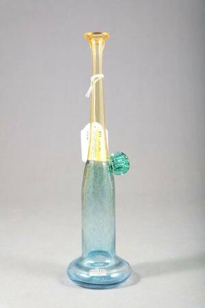 BERTIL VALLIEN FÖDD 1934, VAS WINDPIPE, KOSTA BODA, ARTIST COLLECTION, FLERFÄRGAT GLAS, SIGNERAD, HÖ 32 CM