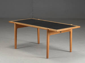 Hans J. Wegner for Johannes Hansen. Sofabord model nr. 575 af eg og formica