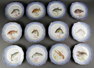 Arnold Krogh for Royal Copenhagen. 12 tallerkner med fiskemotiver, nr. 3002 12