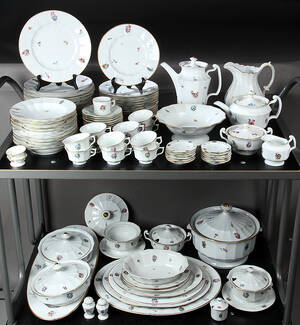 Royal Copenhagen Strøblomst-let Henriette spisestel af porcelæn 96