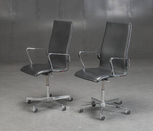 Arne Jacobsen. Et par kontorstole model Oxford, red label. 2.