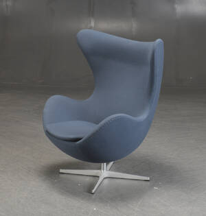 Arne Jacobsen. Lænestol model Ægget, Brown Label.