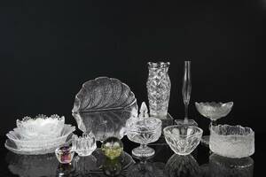PARTI med, fat, 3 st, vaser, 2 st, skålar, 6 st, ljuslykta, samt konstglas, 2 st, bl.a. Kosta Boda, Skruf, Själaglas