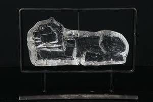 ERIK HÖGLUND, skulptur, Vilande lejon, glassmide, Boda