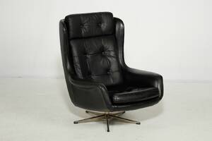 H.W. Klein. Lænestol model Silhouette betrukket med sort læder,