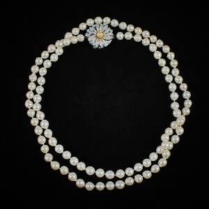 Pärlcollier, Silverlås. Längd 90cm