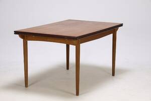 Dansk møbelproducent Spisebord af teak og eg