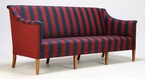 Kaare Klint 1885-1954 Fritstående tre-personers sofa, model 6092