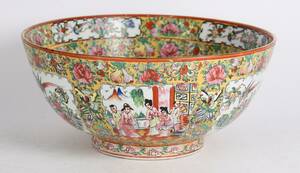 Stor kinesisk skål af porcelæn