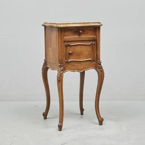 Pottskåp, Louis XV-stil