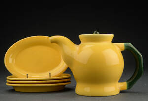 Ursula Munch-Petersen for Royal Copenhagen. Ursula tekande og kagetallerkner 5