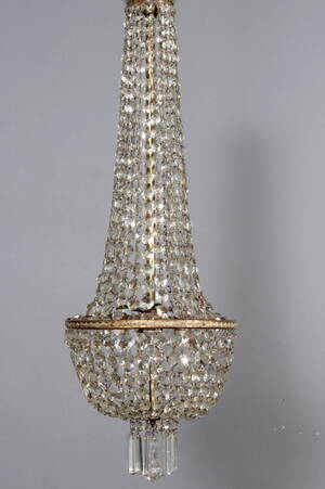 Sækkeformet prisme lysekrone, slut 1800 start 1900-tallet, H. 96 cm