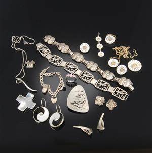 Georg Jensen, A. Michelsen m.fl. Samling smykker af sølv og sterlingsølv 20
