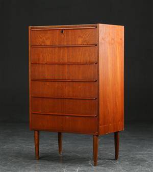 Kommode af teak, 1950erne, dansk møbelproducent