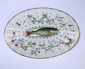 Royal Copenhagen. Flora Danica fiskerist af porcelæn