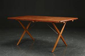 Hans J. Wegner, Spisebord af teak, krydsstel