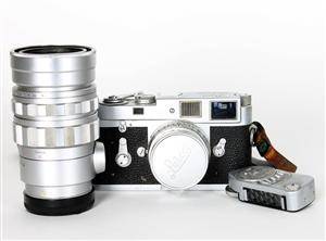 Kamera Leica M2 samt objektiv och tillbehör