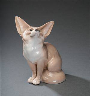 Kgl. Porcelæn. Figur i form af ørkenræv nr. 1327