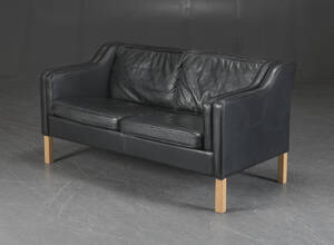 Mogens Hansen, to-pers. sofa i sort læder.