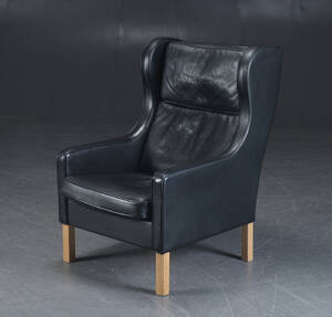 Mogens Hansen. Øreklapstol, sort læder, model 195
