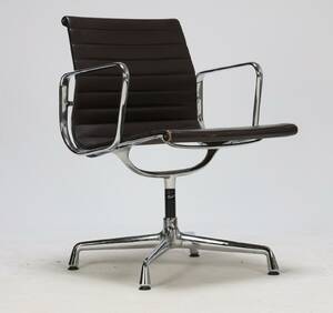 Charles og Ray Eames Kontorstol model EA-108