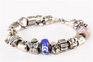 Pandora sølvarmbånd med charms