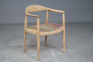 Hans J. Wegner, The Chair, armstol af eg, Johannes Hansen