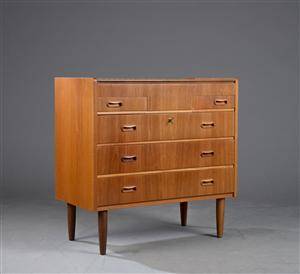 Dansk møbelproducent. Sminkebord kommode af teak