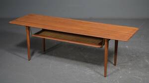 Peter Hvidt Orla Mølgaard-Nielsen. Sofabord af teak med underliggende flethylde, ca. 1960