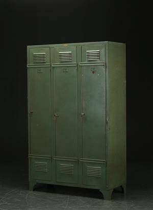 Industrielt design. Boyaval, Lille. Fransk Locker af grønlakeret metal. 1950erne