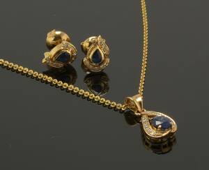 Halskæde med vedhæng samt par ørestikker med safirer og brillanter, 18 kt. guld