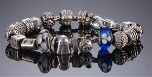 Troldekugler armbånd og pandora charms 32