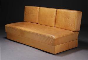 Dansk møbelproducent. Daybed briks, vegetabilsk læder