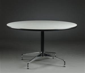 Slutpris för charles eames. rundt spisebord /