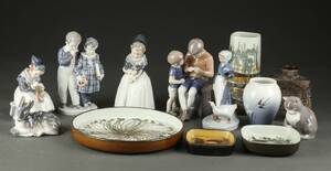 Royal Copenhagen, Bing Grøndahl. Samling figurer mm. af porcelæn og fajance 13