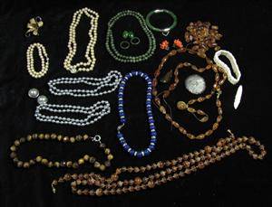 Großes Konvolut Modeschmuck 23