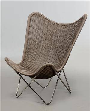 Knud Vinther. Batchair. Lænestol af nougatfarvet rattan