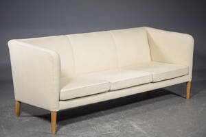Hans J. Wegner. Tre-pers. sofa, model AP-18S i savak