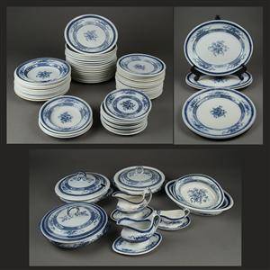 Brown-Westhead, Moore Co., Cauldon. Engelsk fajancestel Trophies, 1863 72