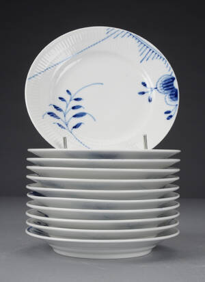Royal Copenhagen. Mega Mussel, 11 tallerkener af porcelæn nr. 617, Ø 17 cm.