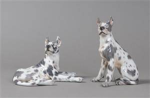 J.P. Dahl-Jensen. Grand Danois, to figurer i form af hunde, nr. 1111 2. sort. og 1112 2. sort 2