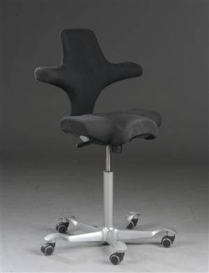 Peter Opsvik. Kontorstol, model Capisco 8106