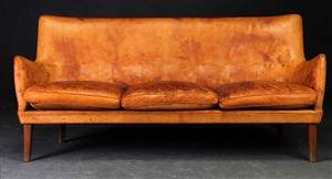 Arne Vodder. Fritstående tre-pers. Sofa med originalt brunt patineret skind