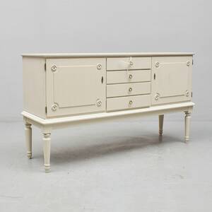 Sideboard, Gustaviansk stil. Längd 140 cm. Djup 40 cm